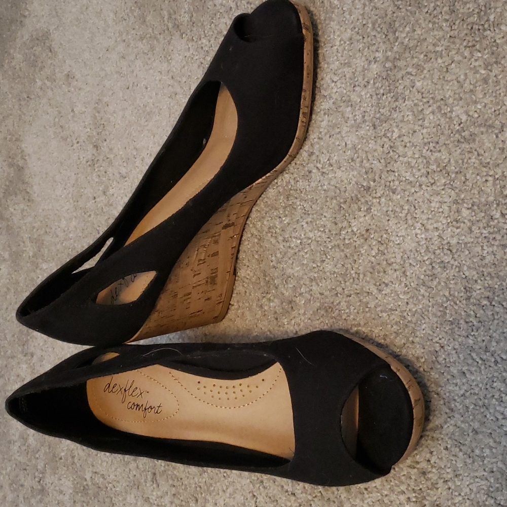 Black wedges